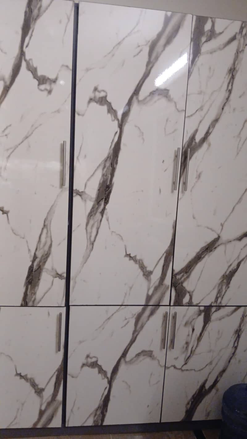 Amira , divider 2