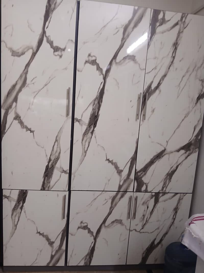 Amira , divider 3