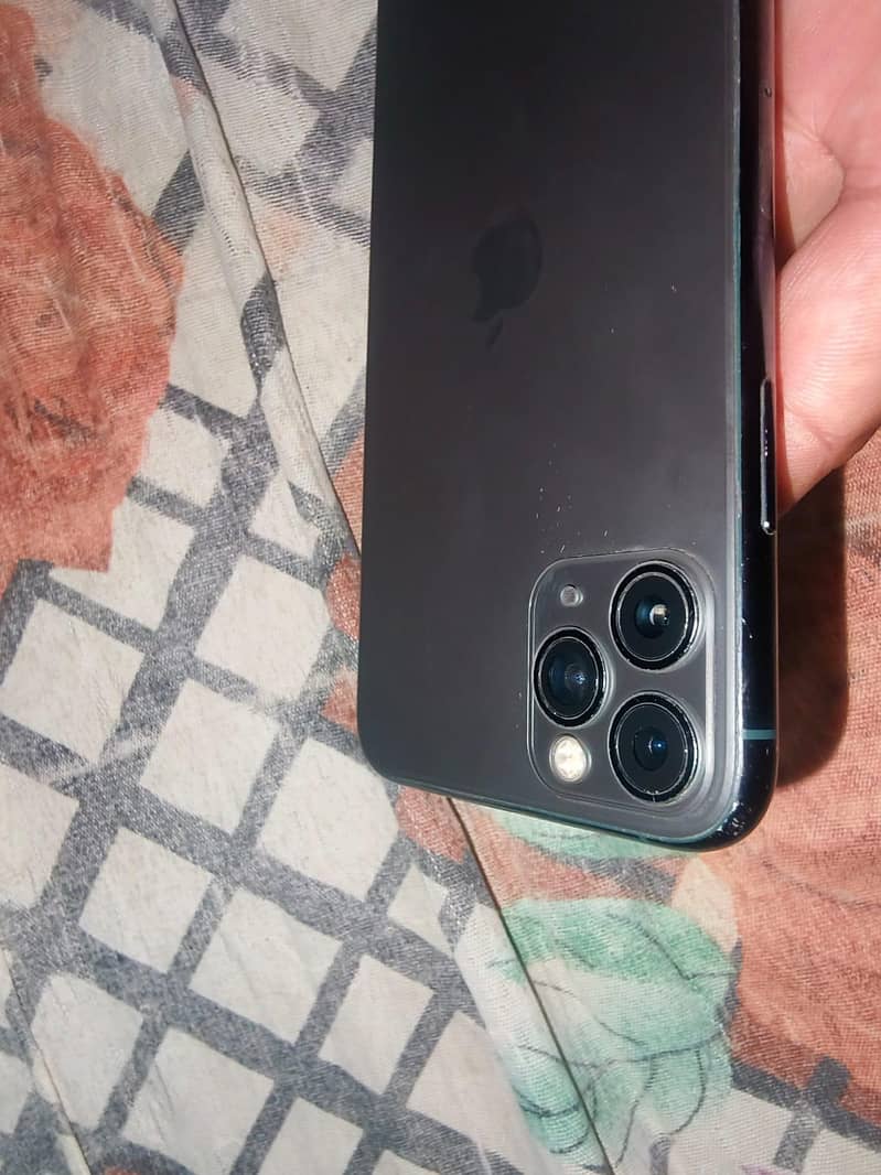 Apple iPhone 11 Pro Max 1