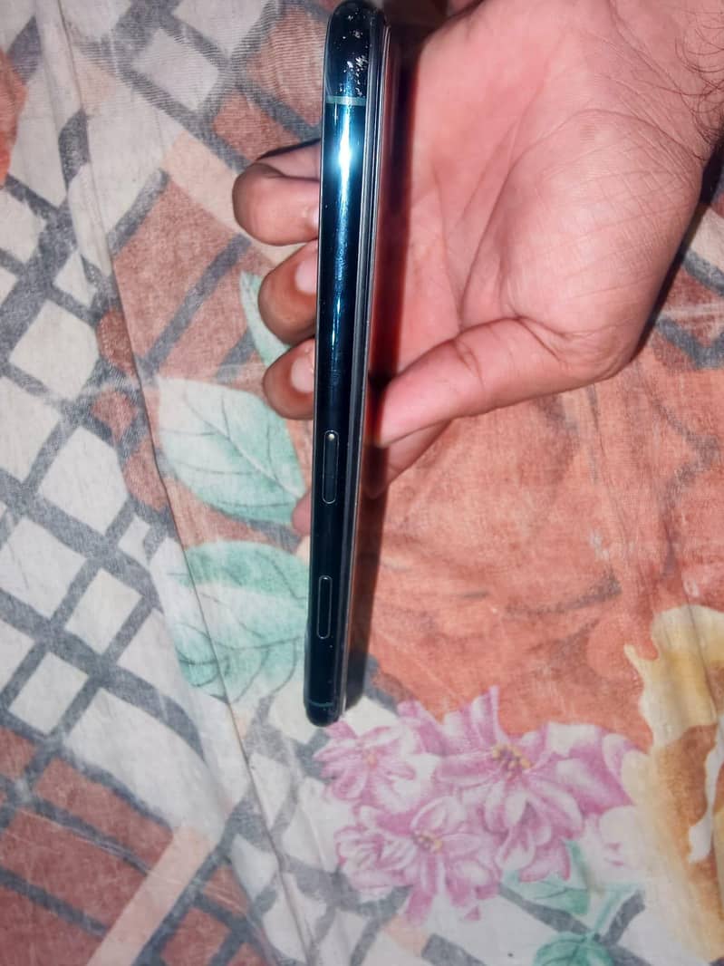 Apple iPhone 11 Pro Max 4