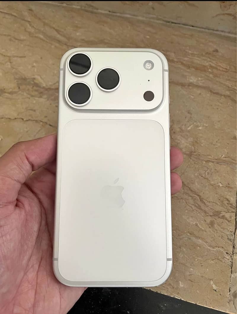 Apple iPhone 17 Pro Max 0