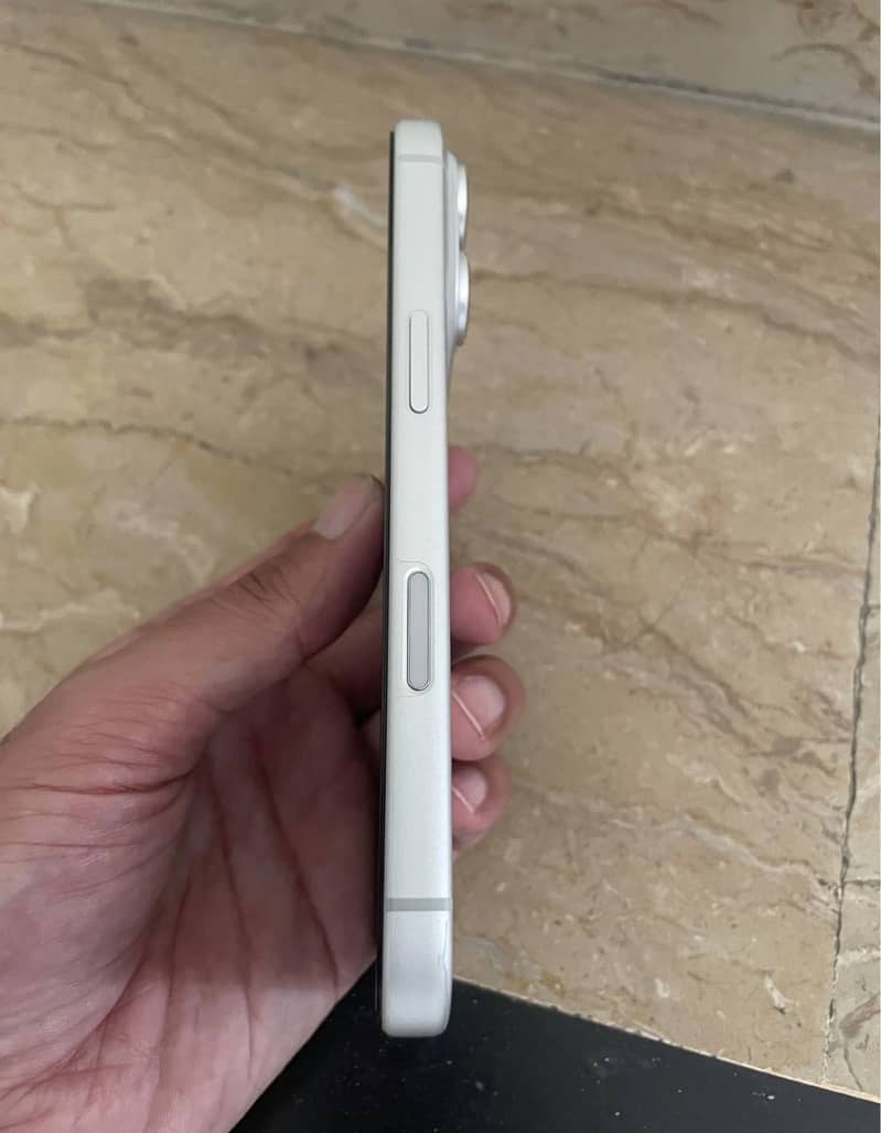 Apple iPhone 17 Pro Max 4