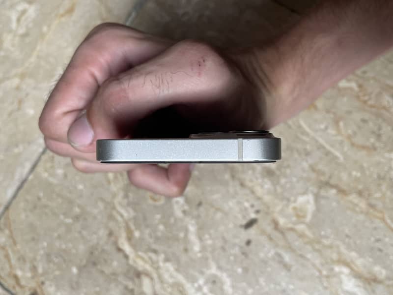 Apple iPhone 13 mini 4