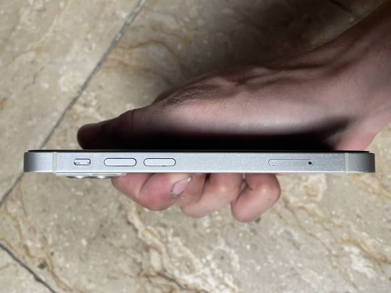 Apple iPhone 13 mini 6