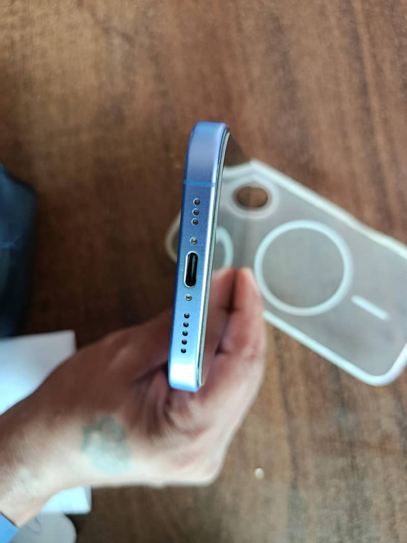 Apple iPhone 16 1