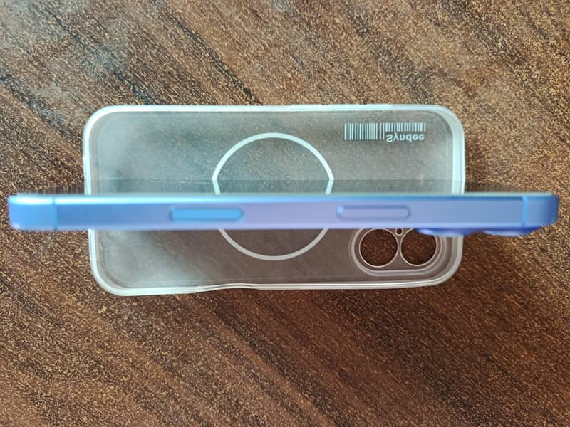 Apple iPhone 16 3