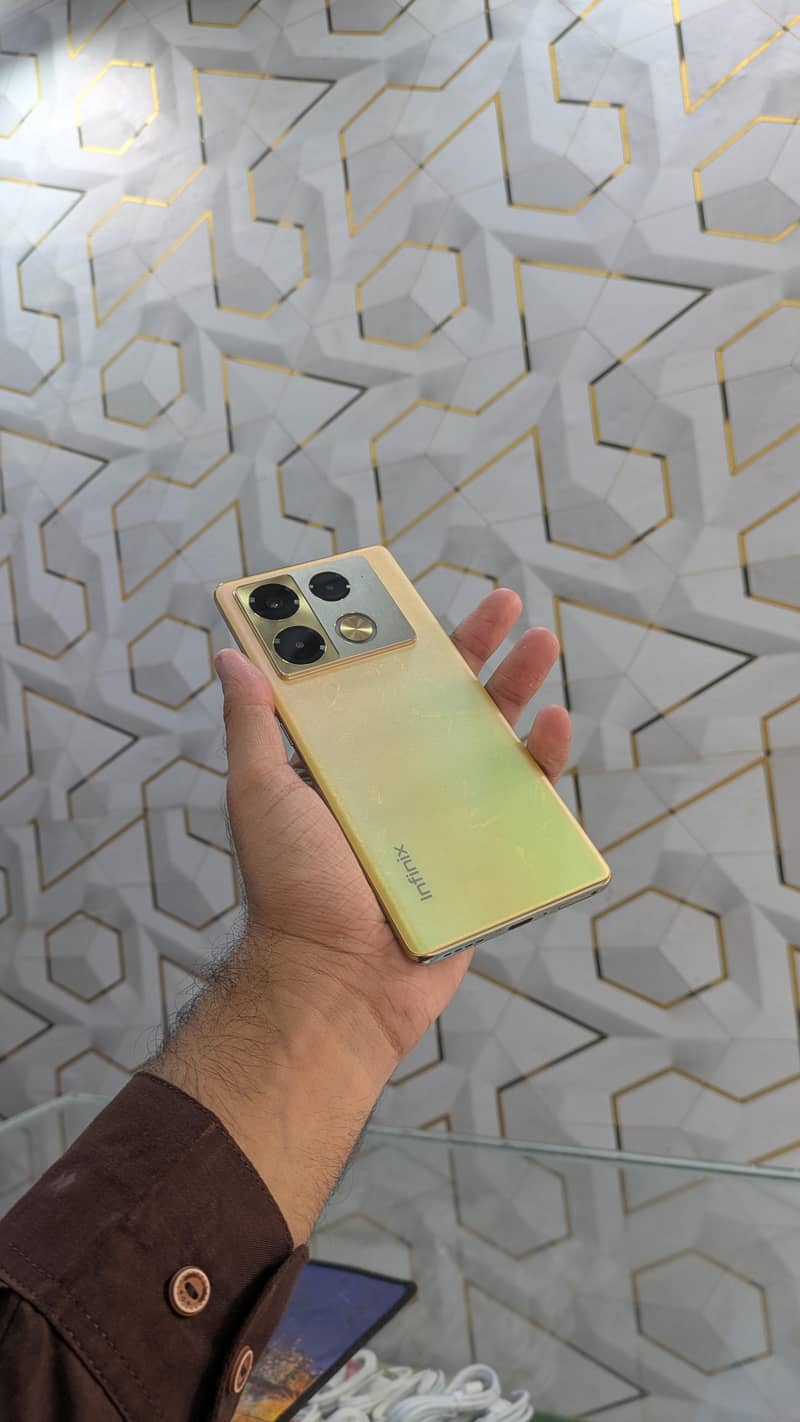 Infinix Note 40 Pro 4