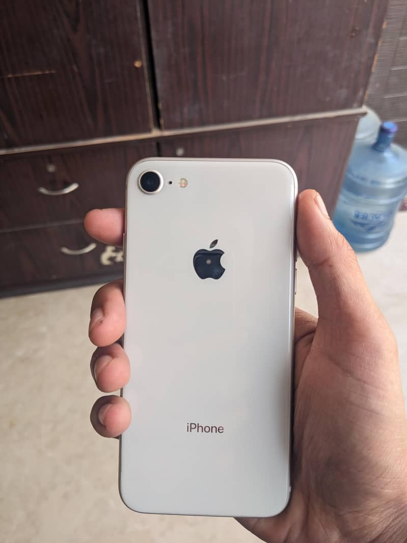 Apple iPhone 8 1