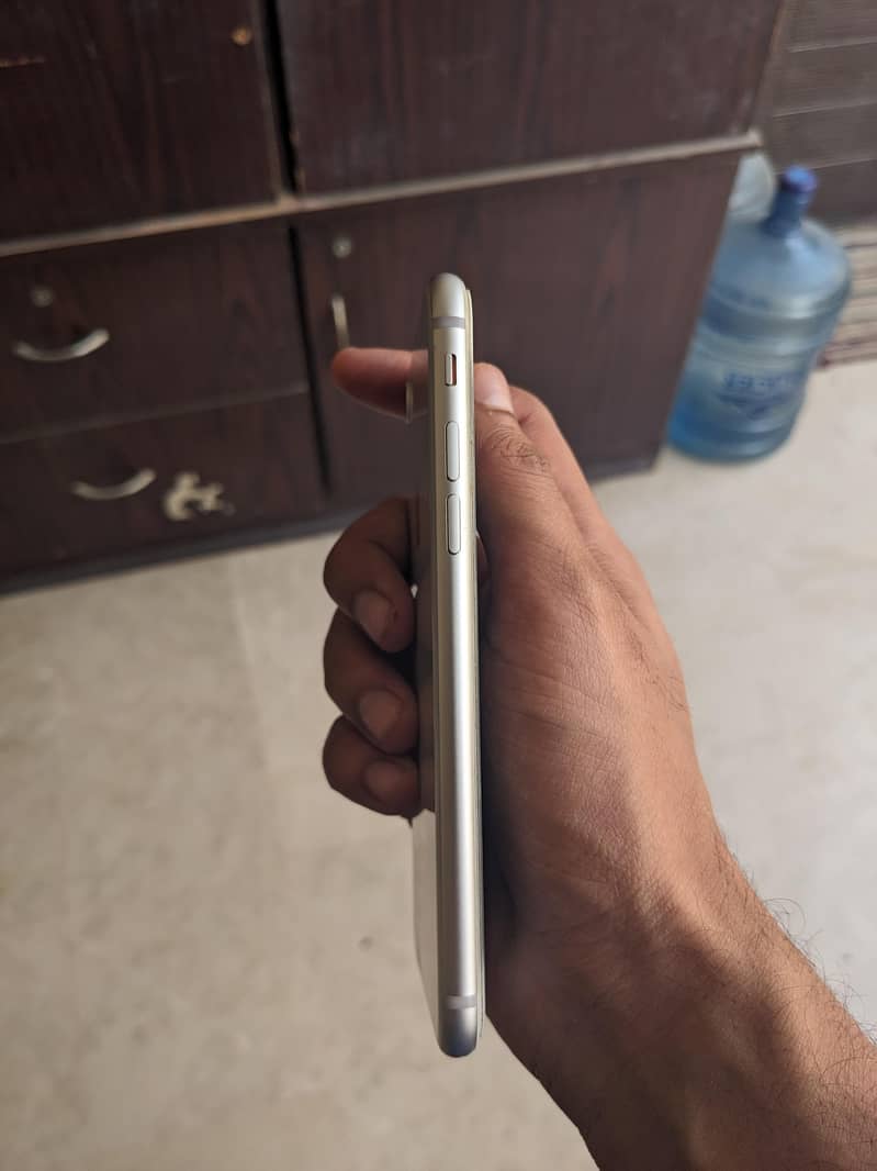Apple iPhone 8 3
