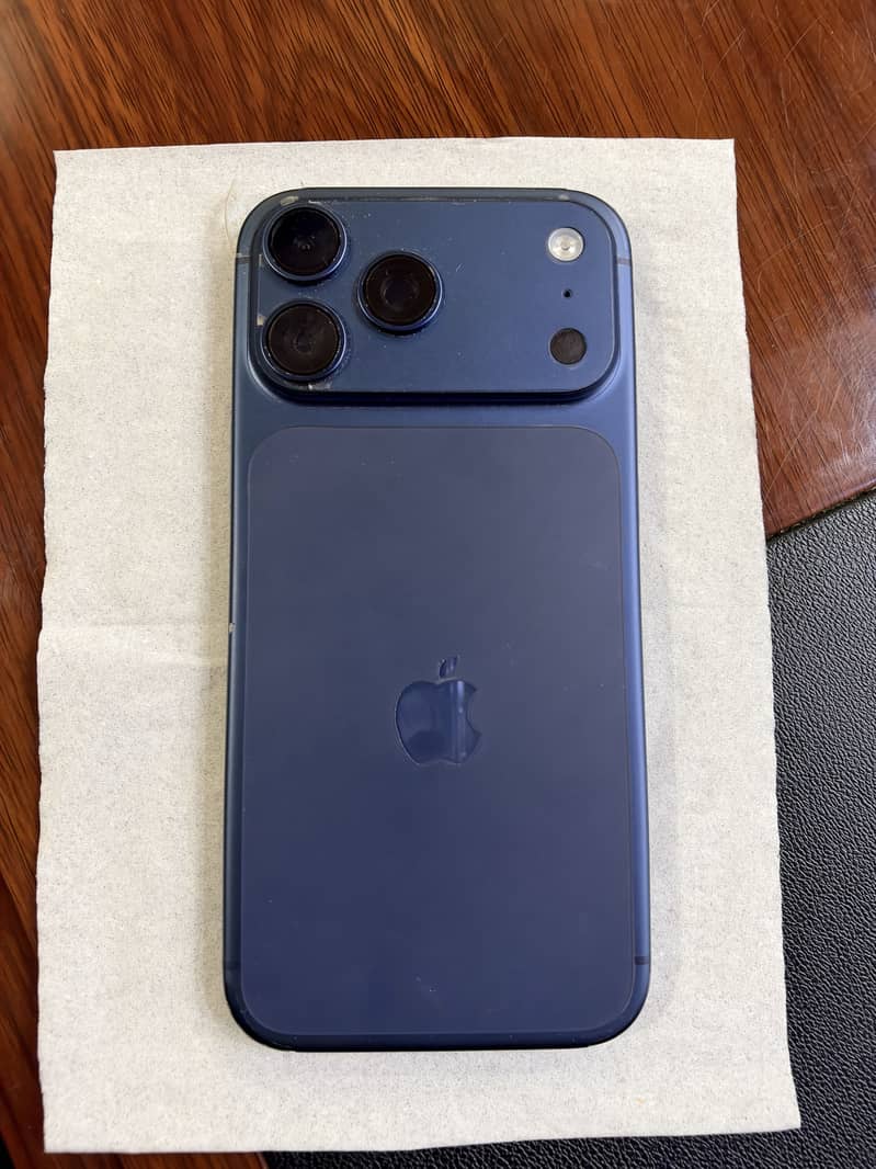 Apple iPhone 17 Pro Max 3