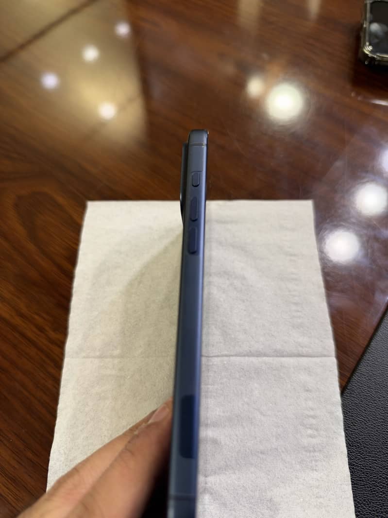 Apple iPhone 17 Pro Max 4
