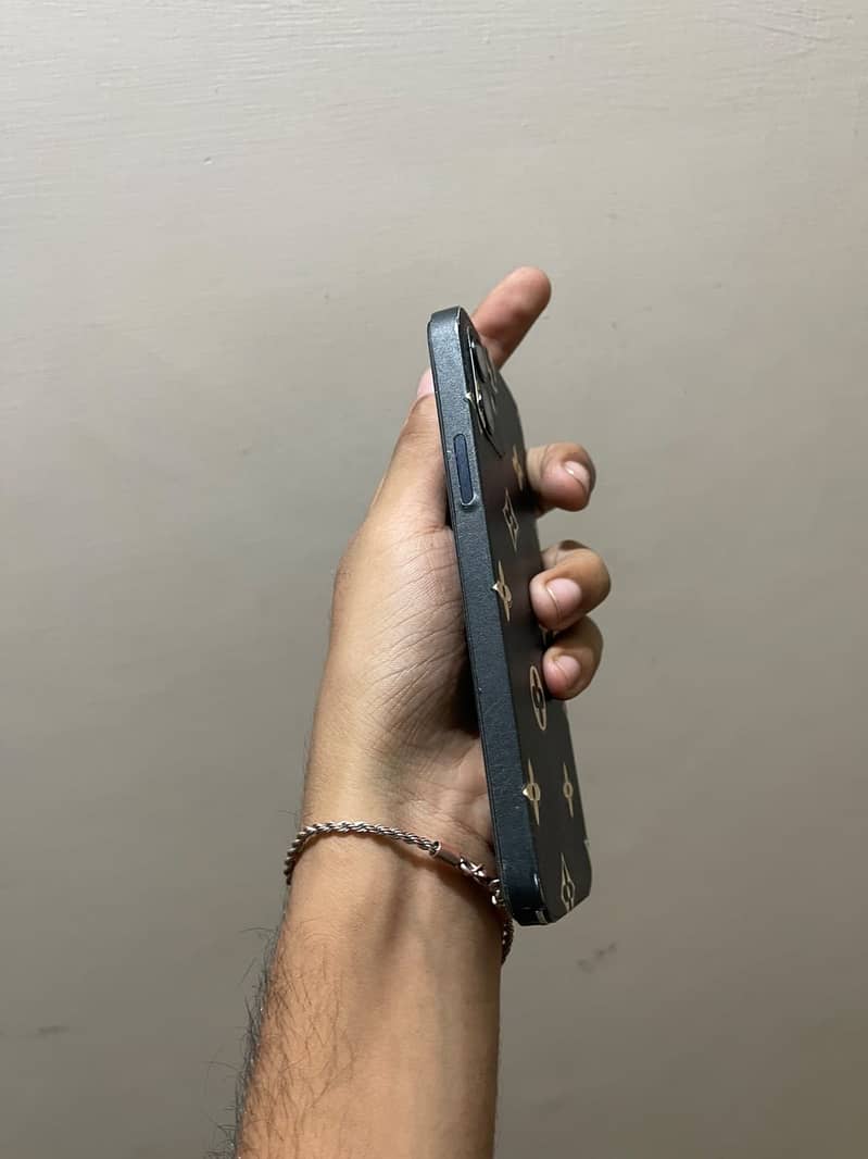 Apple iPhone 12 3