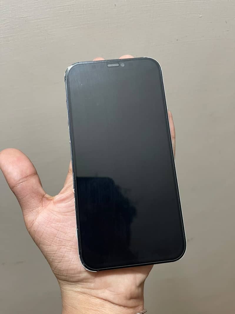 Apple iPhone 12 4