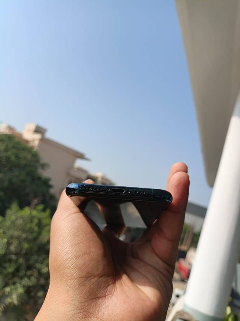 Apple iPhone 11 Pro 4