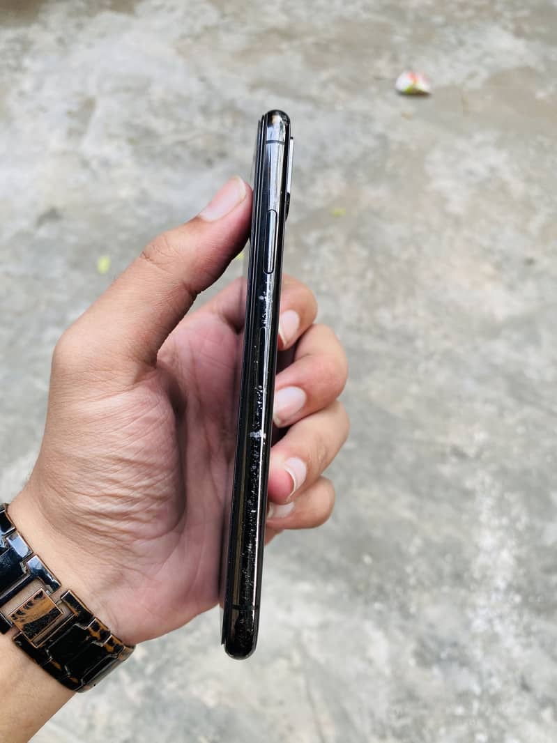 Apple iPhone X 3