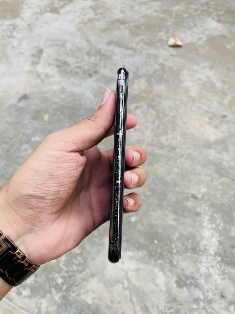 Apple iPhone X 4