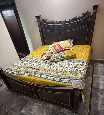 complete bed set with site table and adress