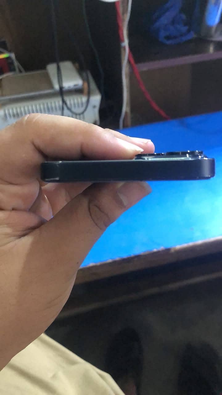 Apple iPhone 13 2