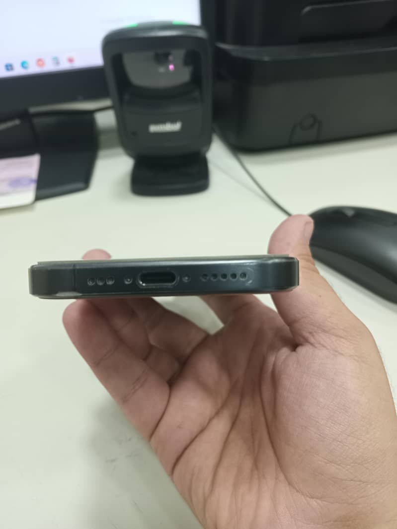Apple iPhone 15 Pro 2