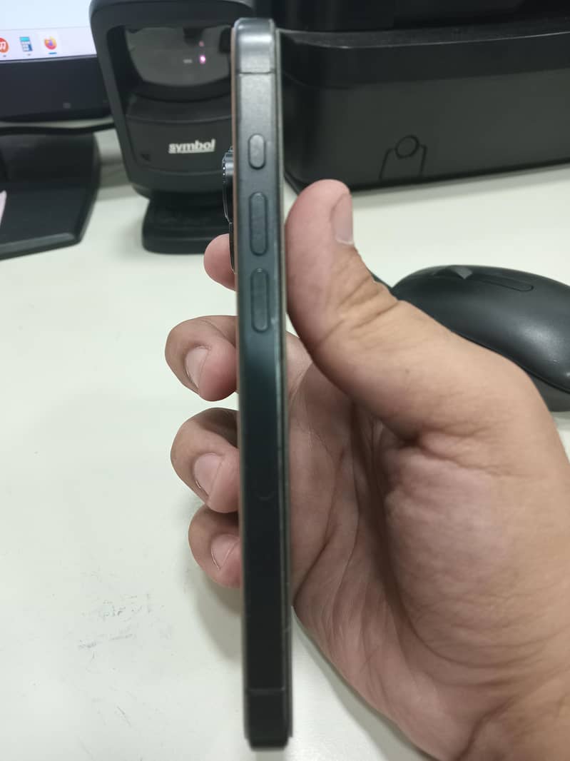 Apple iPhone 15 Pro 3