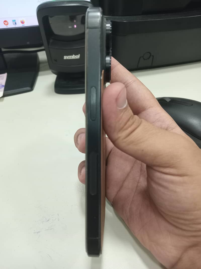 Apple iPhone 15 Pro 4