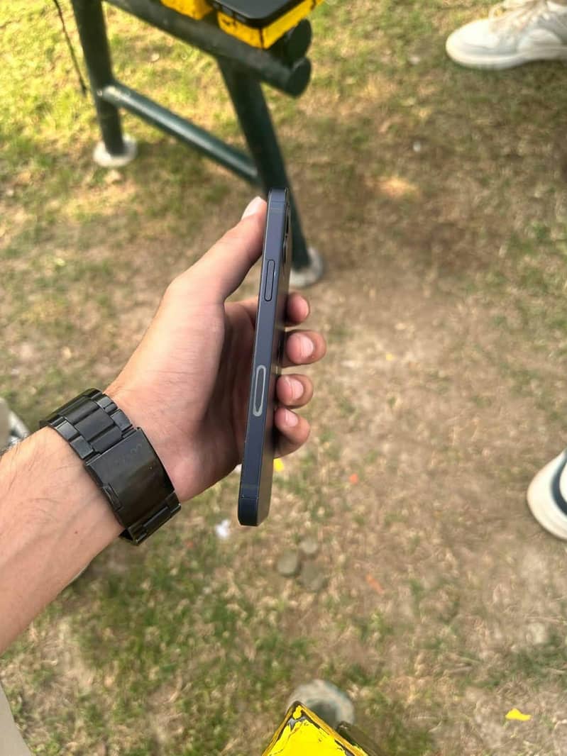 Apple iPhone 12 1