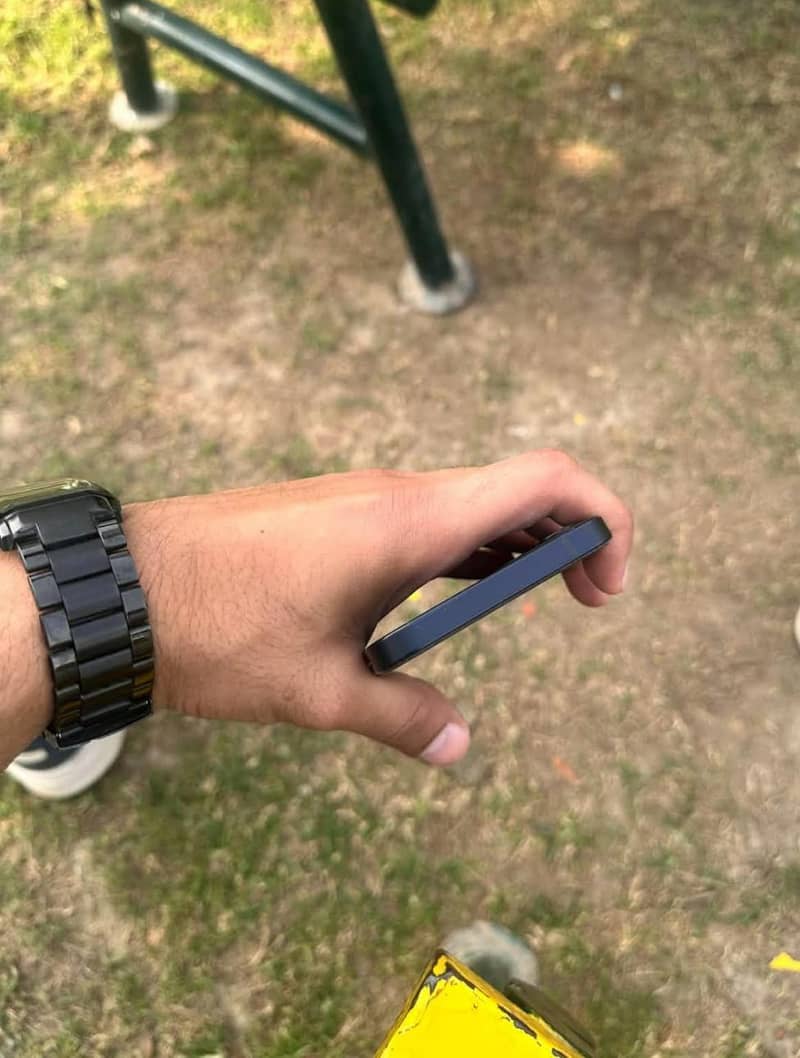 Apple iPhone 12 3