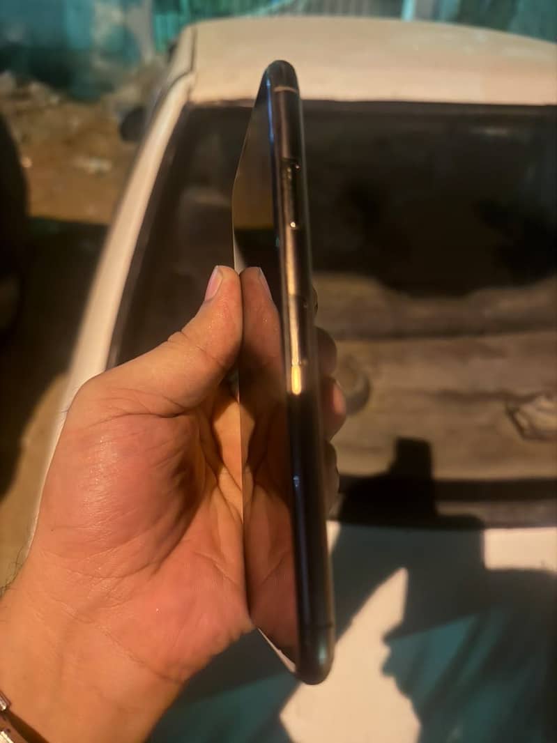 Apple iPhone 11 Pro Max 2