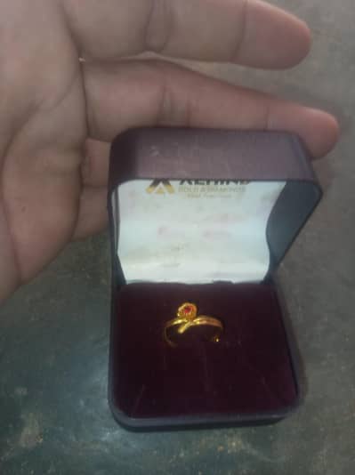 dubai se khareeda ta ye ring gold ki hai