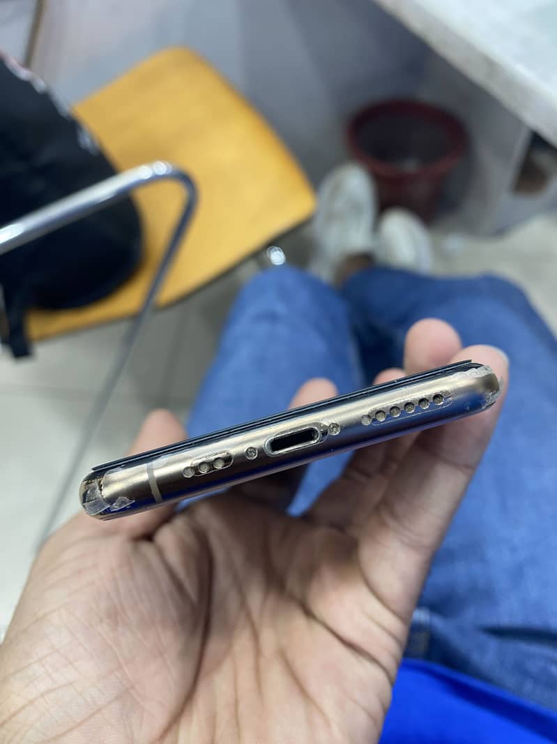 Apple iPhone XS 3