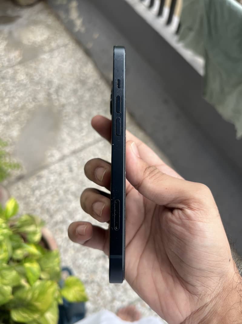 Apple iPhone 13 1