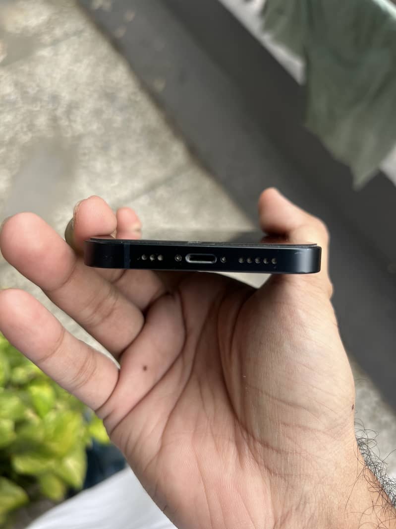 Apple iPhone 13 4