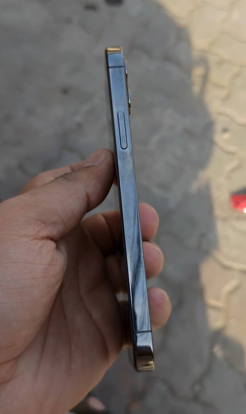 Apple iPhone 12 Pro 4