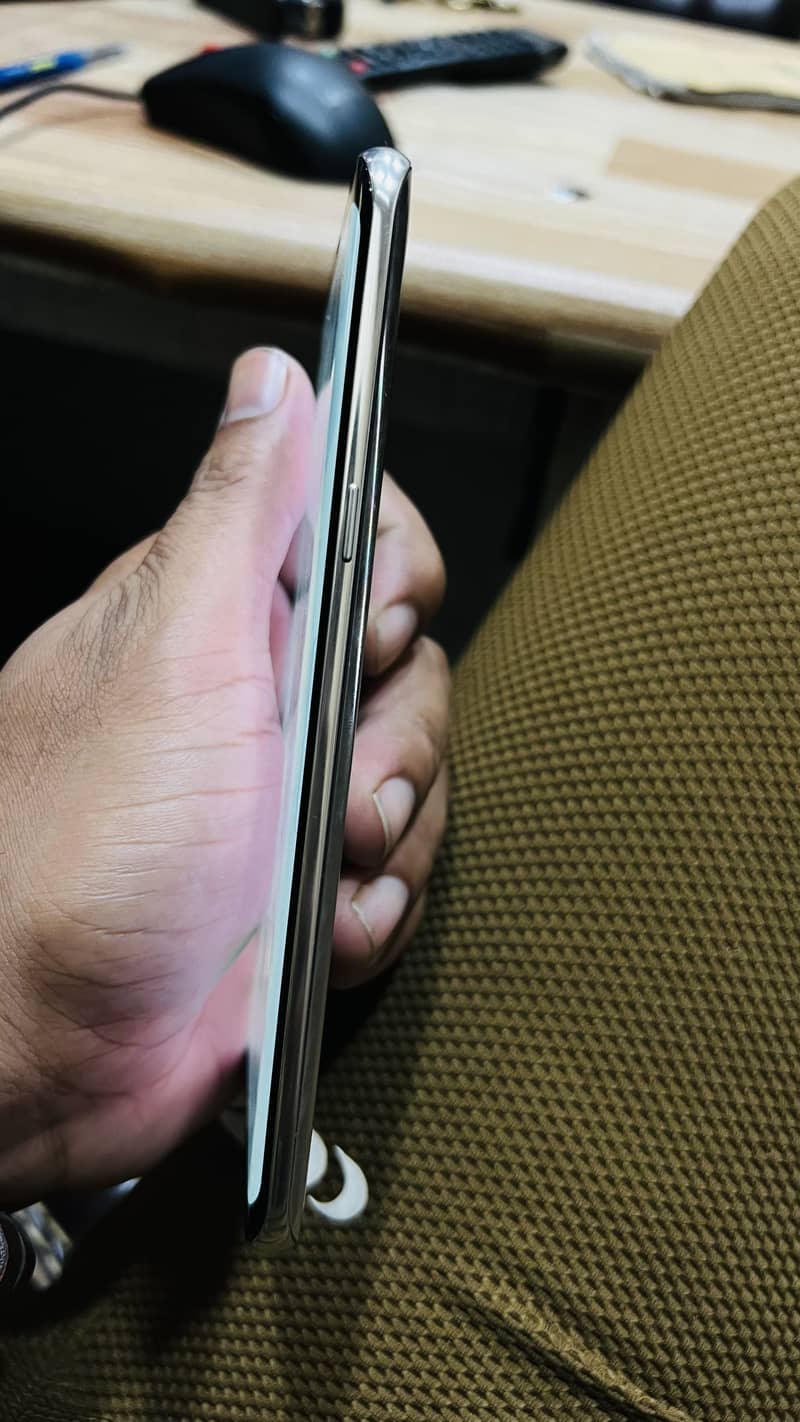 Samsung Mobile S8 Plus 2
