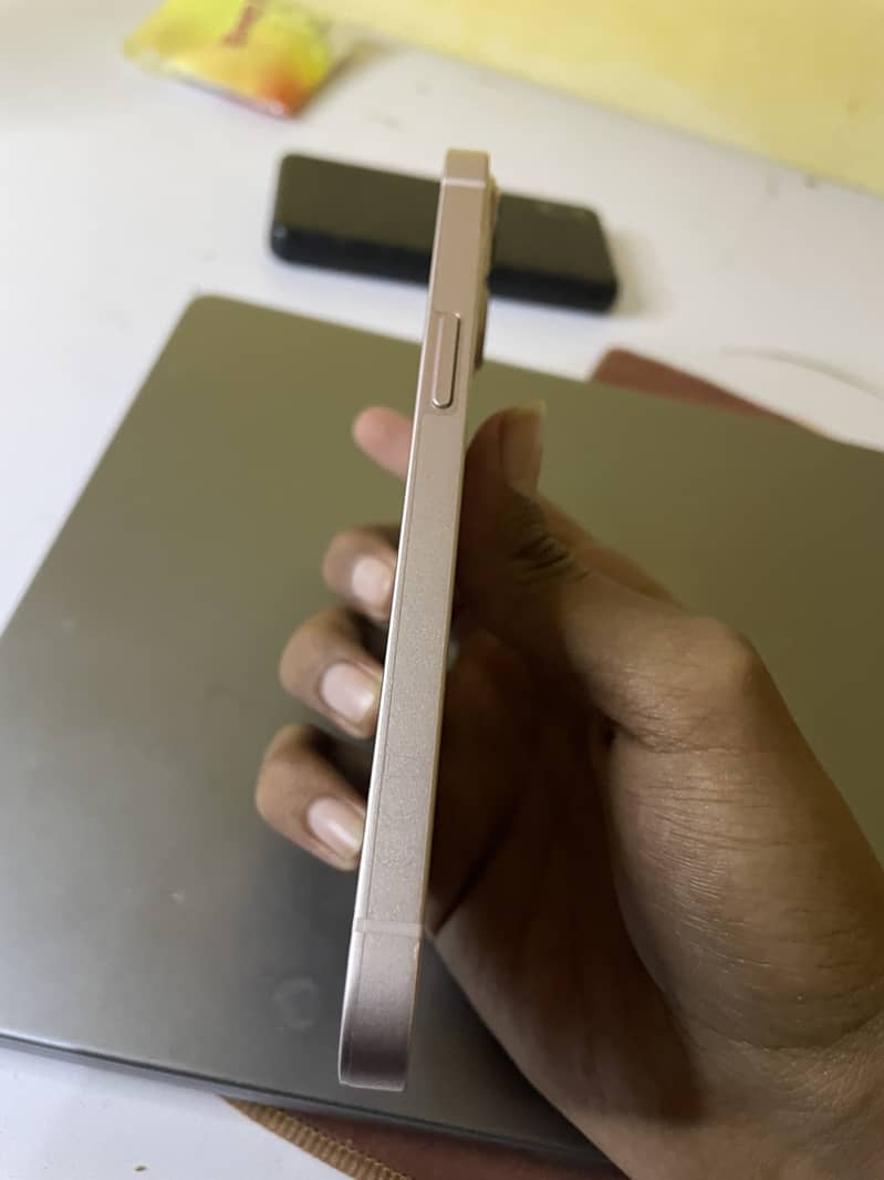 Apple iPhone 13 2