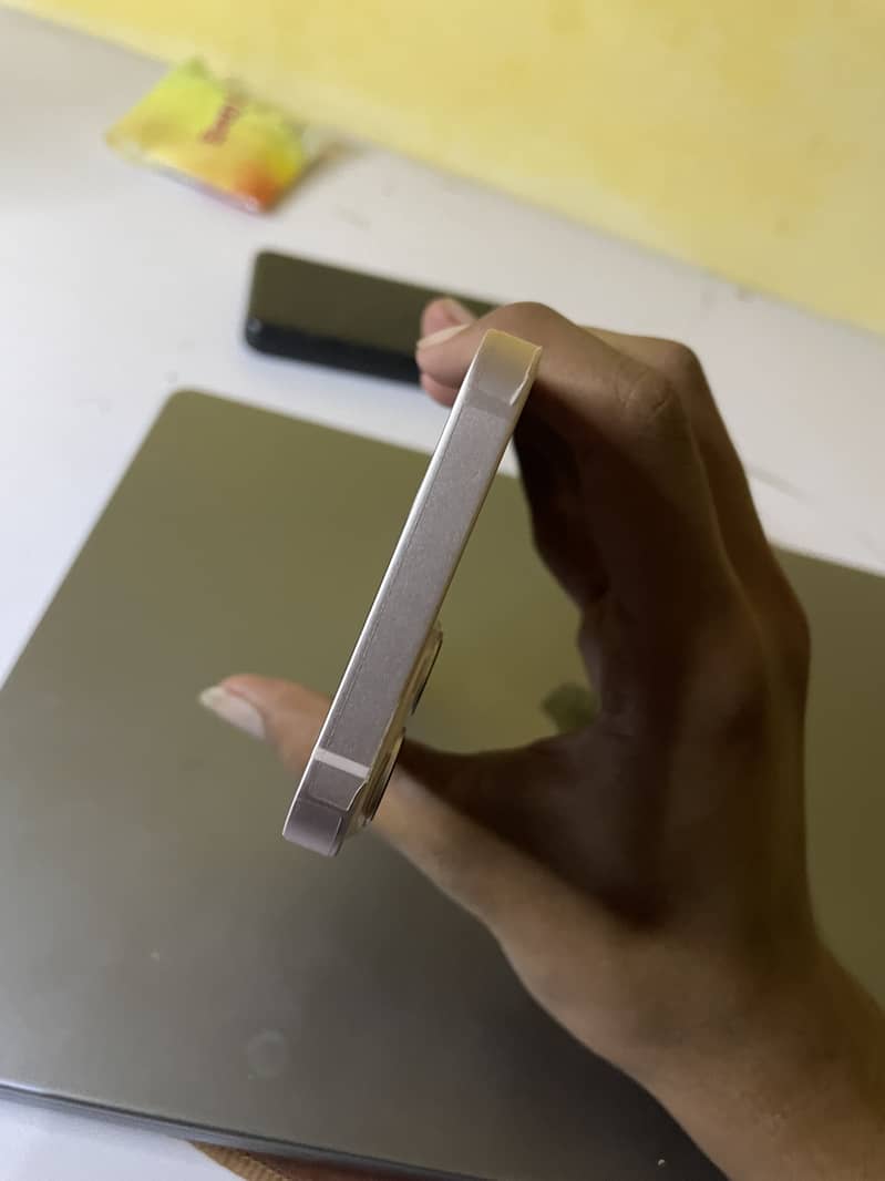 Apple iPhone 13 4