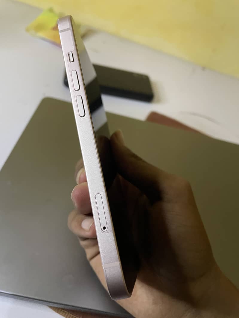Apple iPhone 13 5