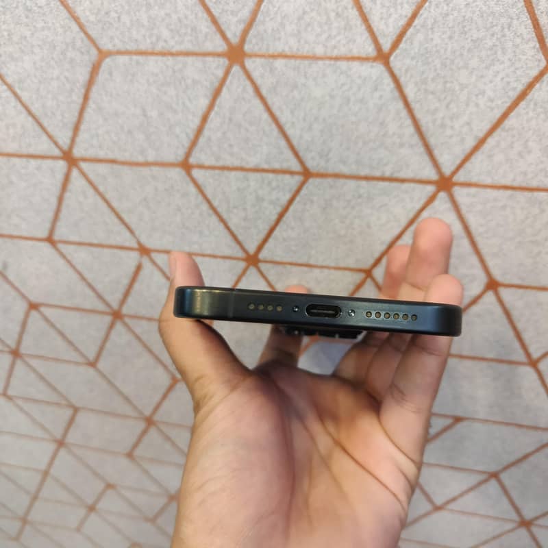 Apple iPhone 15 Pro Max 3