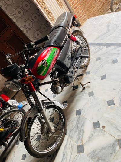 motorcyclea for sale new condition all ok koi kaam nahi hone wala