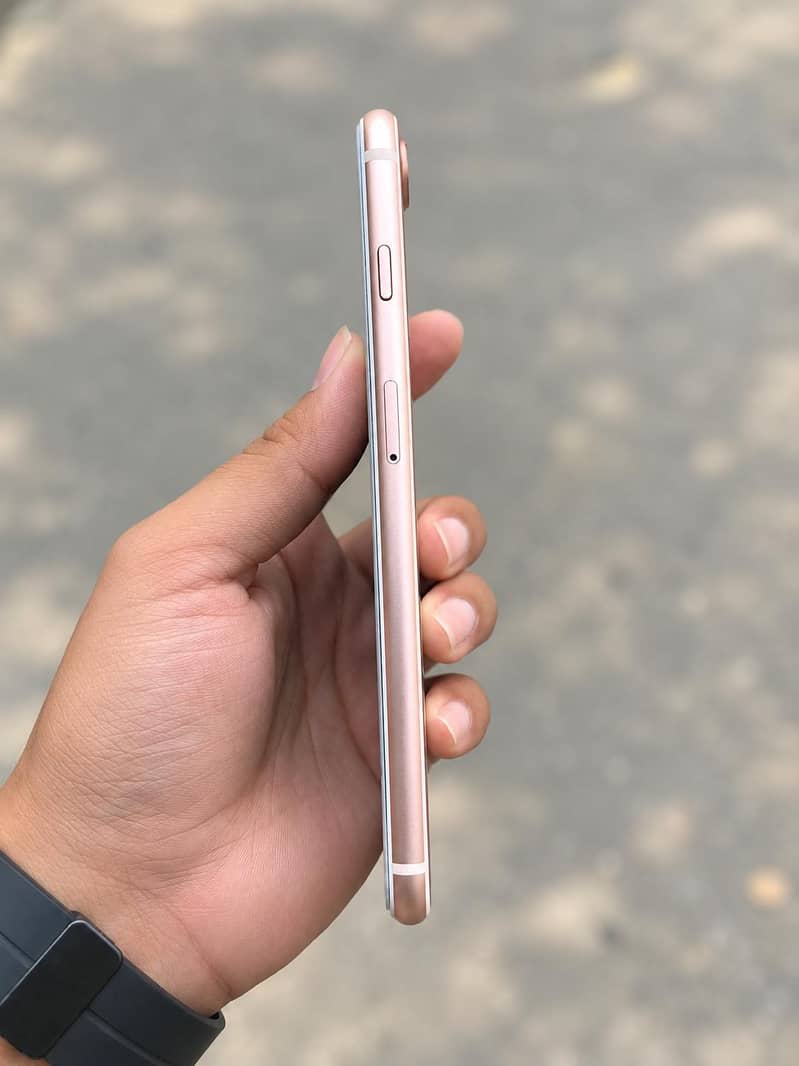 Apple iPhone 8 Plus 3