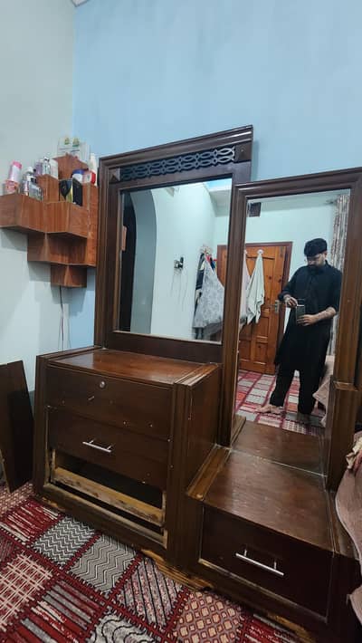Dresser and drawers