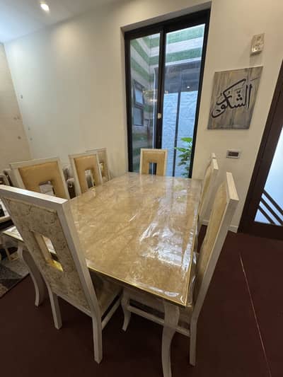 8 Seater Dinning table