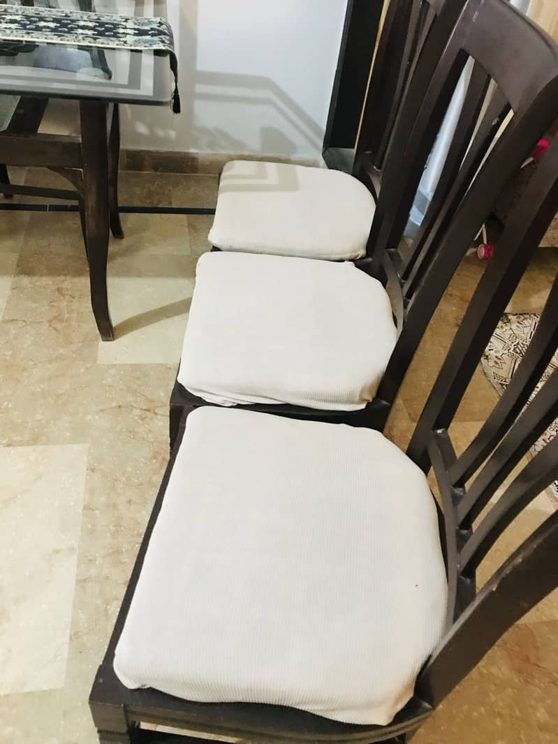 6 seater dining table 3