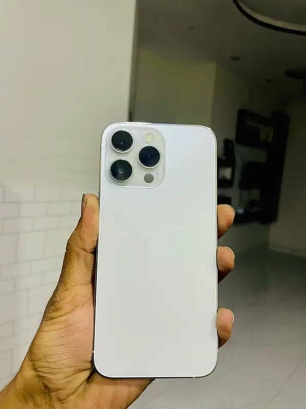 Apple iPhone 14 Pro Max 1
