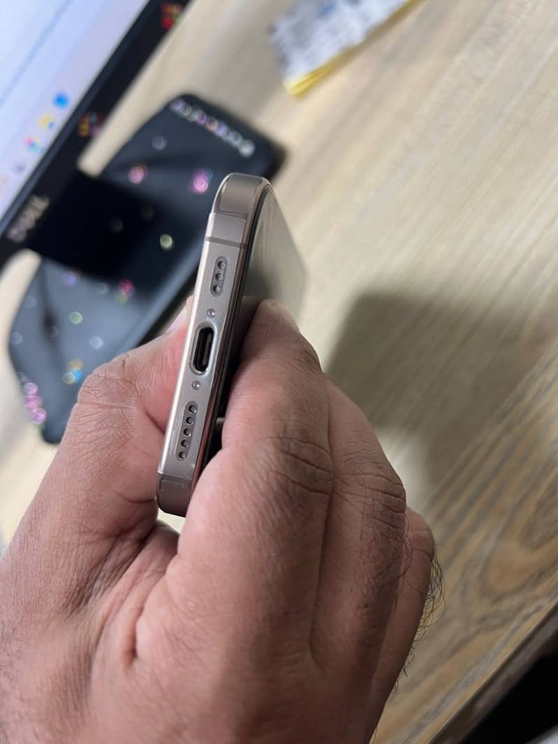 Apple iPhone 16 Pro 2