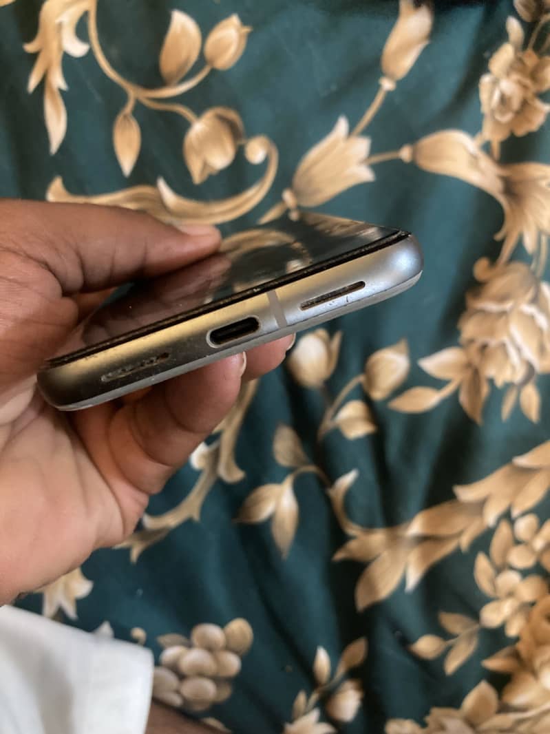 Google Pixel 8 3