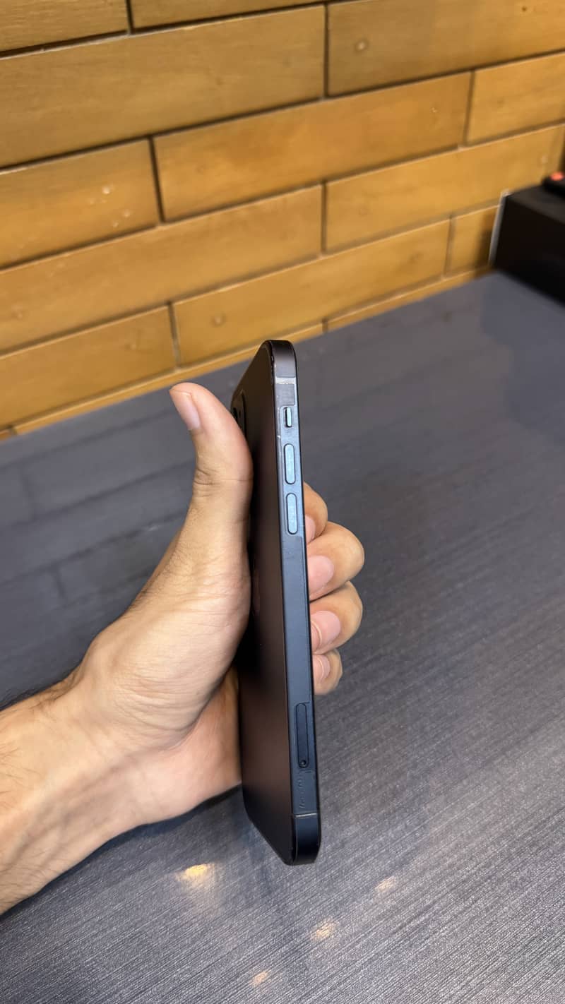 Apple iPhone 12 2