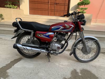 Honda 125 2022 my name only 8000 km use full orignal