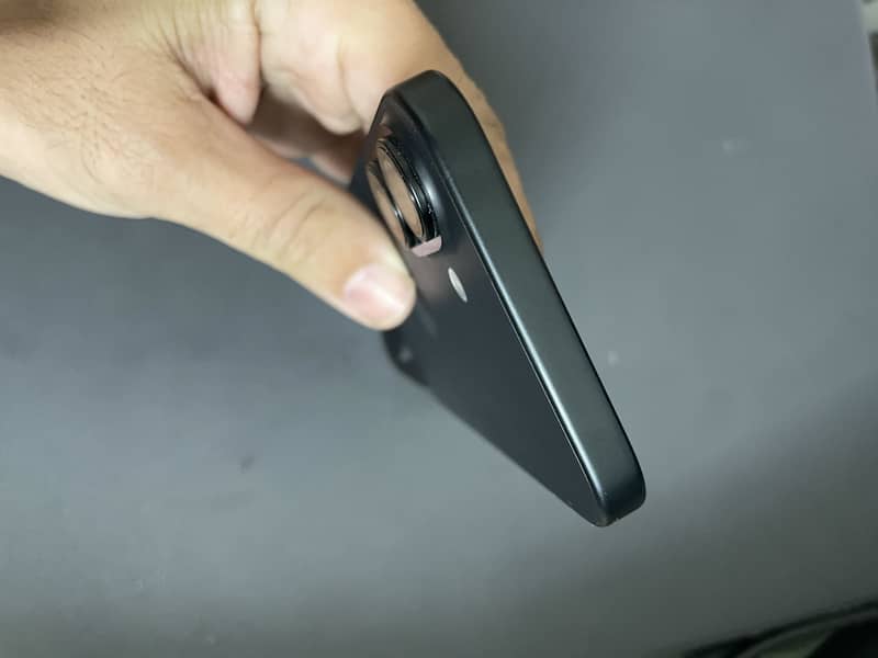 Apple iPhone 16 2