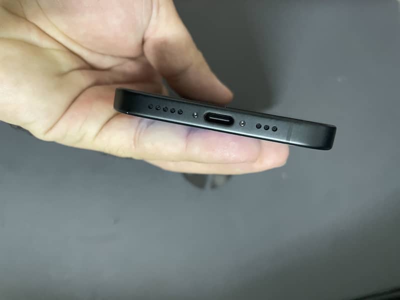 Apple iPhone 16 3
